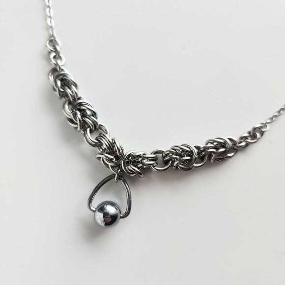 Gothic hematite dangly silver chainmaille choker necklace - Picture 7 of 9